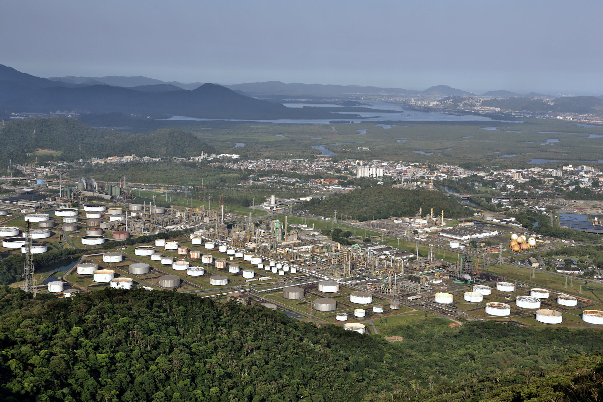 Imagem aérea da Refinaria Presidente Bernardes (RPBC), em Cubatão (SP)